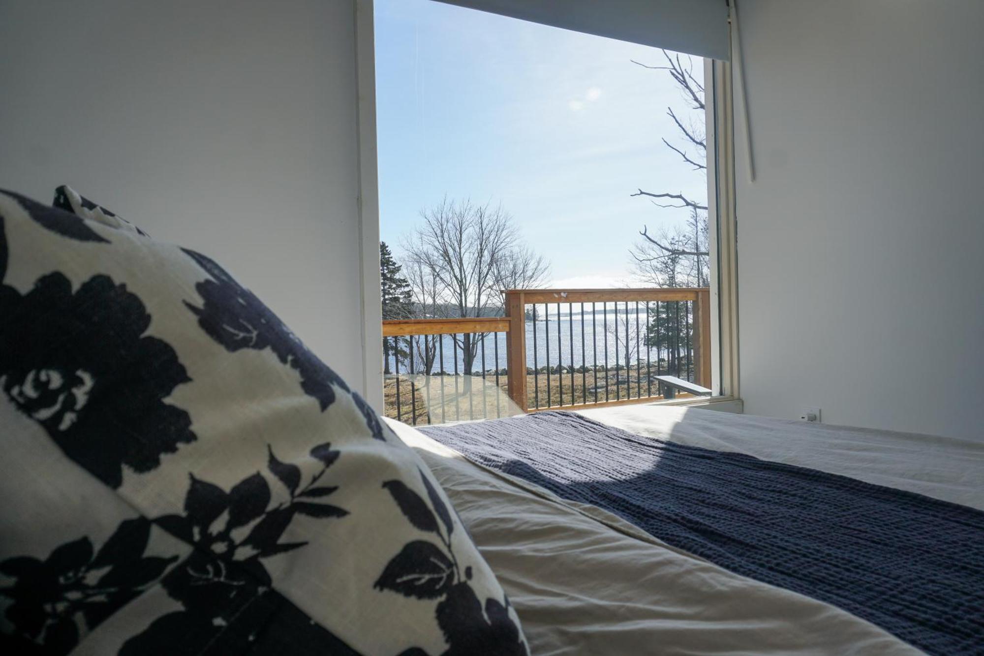 Blissful Oceanfront Cottage In Port Mouton ภายนอก รูปภาพ